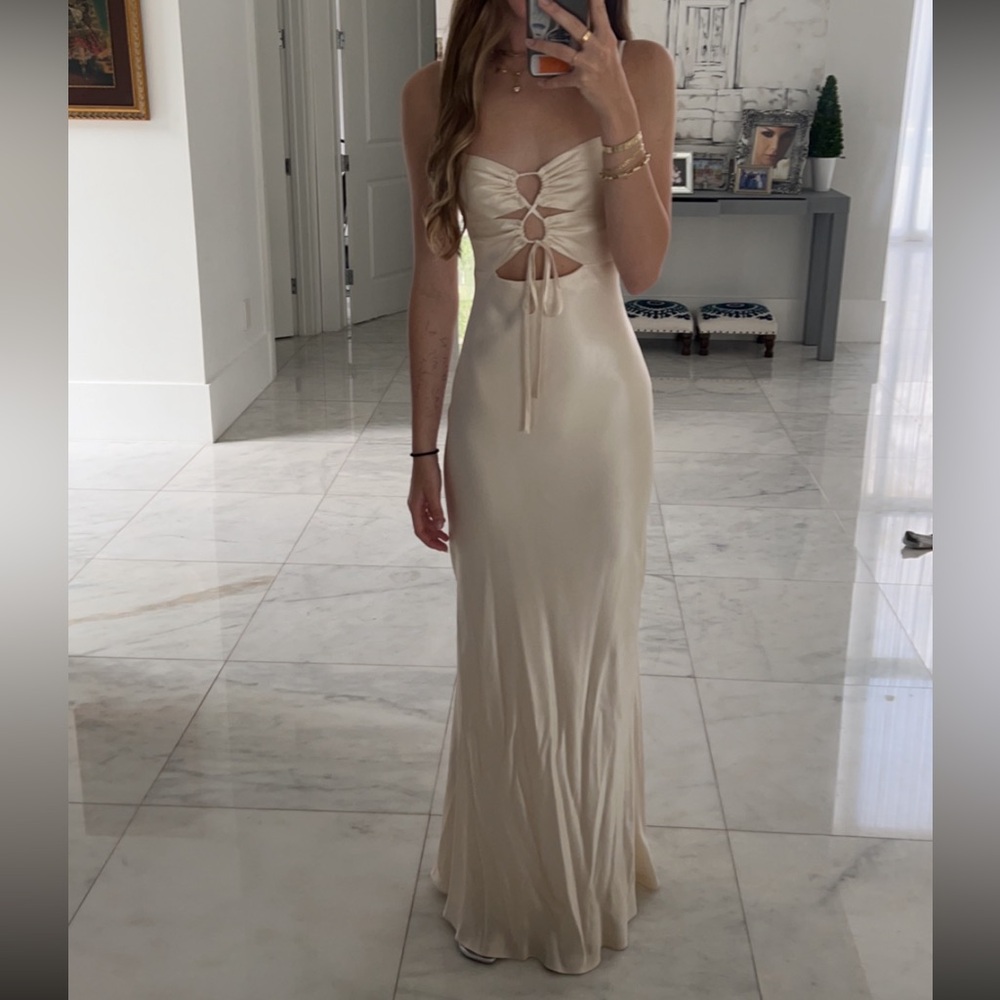 Shona Joy white/off white satin maxi dres